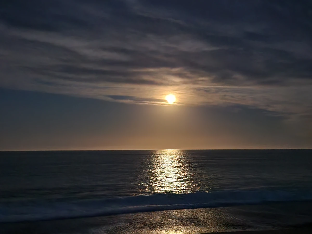 Full moon rise