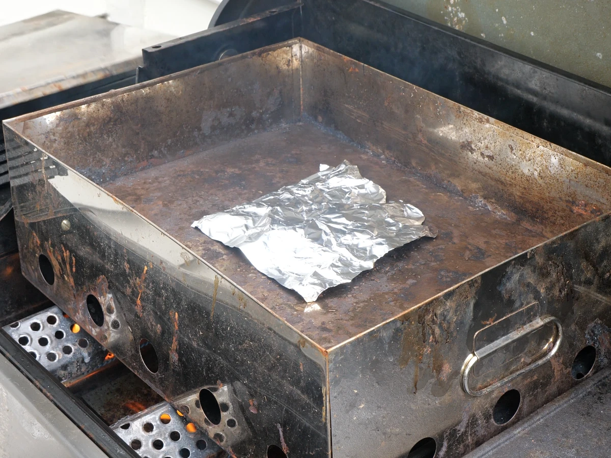 Smoker box over bbq burners